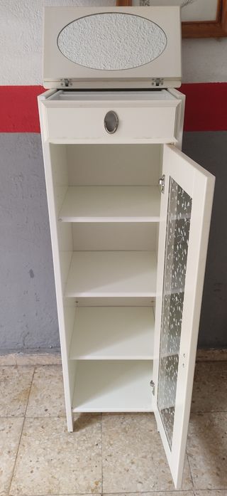 Mueble baño blanco con cristal
