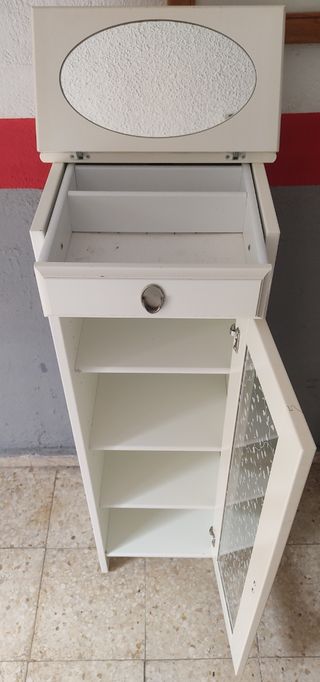 Mueble baño blanco con cristal