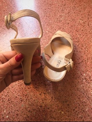 Sandalias Claras beige tacón alto