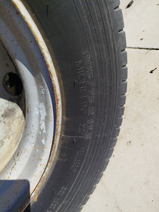  Ruedas Nissan Atleon michelin en muy buen estado 
