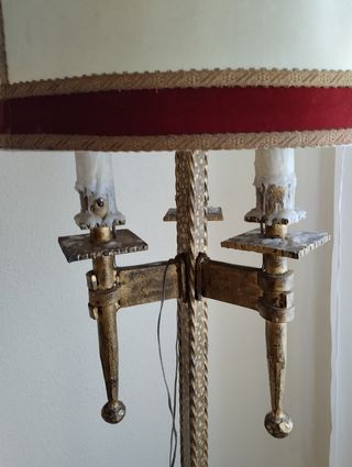 Lampara pie dorada estilo antiguo