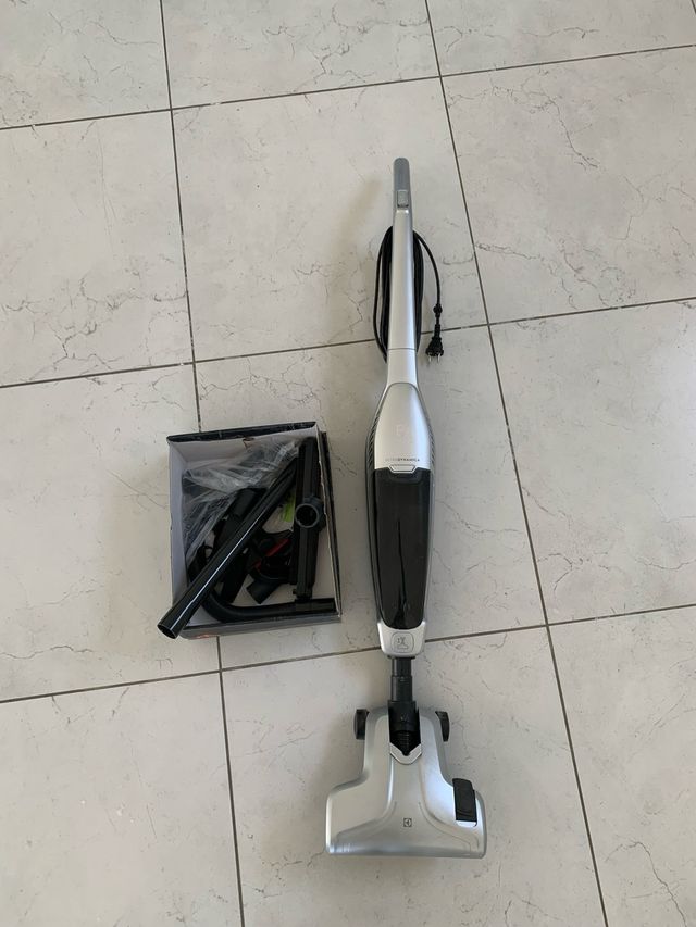 Aspirapolvere Electrolux  LEGGERO ULTRADYNAMICA