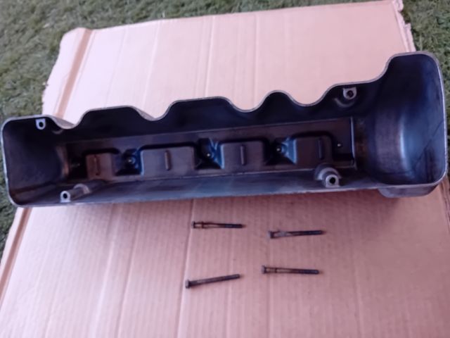 Tapa válvulas mercedes W107 3.5 V8 y 4.5 V8