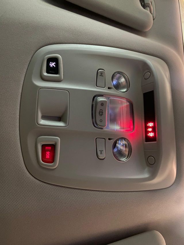 Peugeot Traveller Business 1.5 BlueHDi 120 Long 