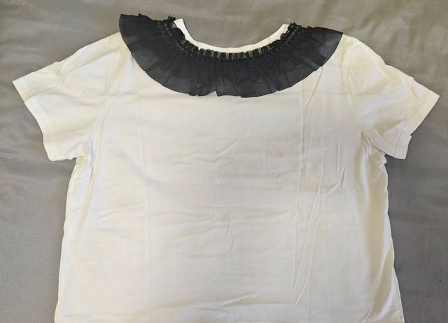 Camiseta Zara blanca con cuello negro
