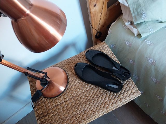 Sandalias negras de goma