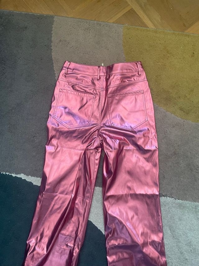 Pantalones rosa metalizados