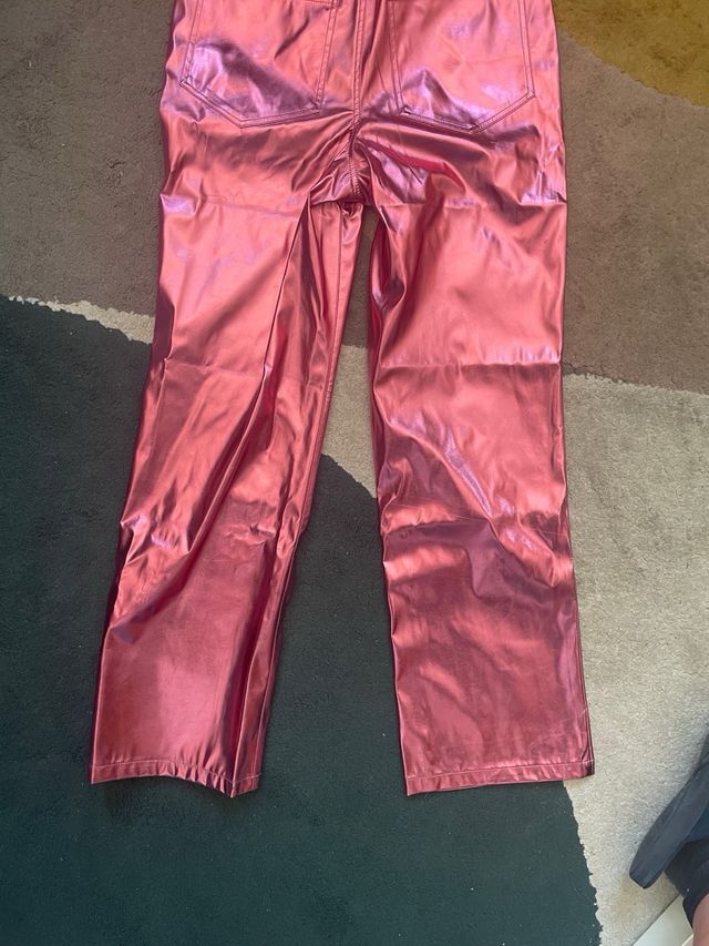 Pantalones rosa metalizados