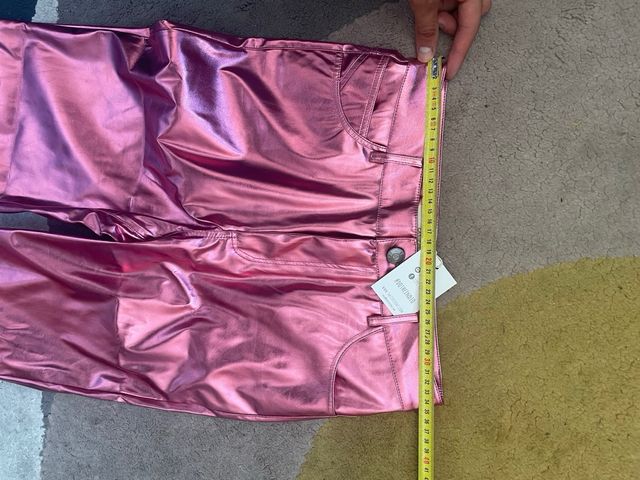 Pantalones rosa metalizados