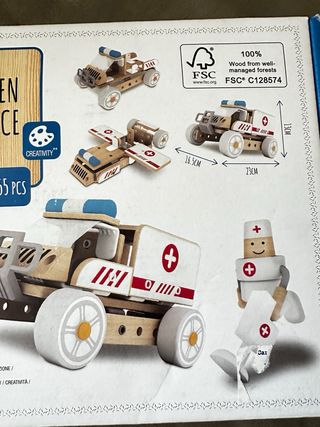Ambulancia madera 55 piezas Carrefour