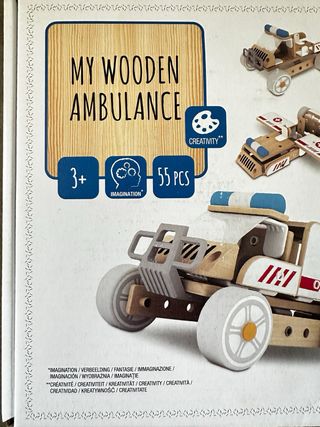 Ambulancia madera 55 piezas Carrefour