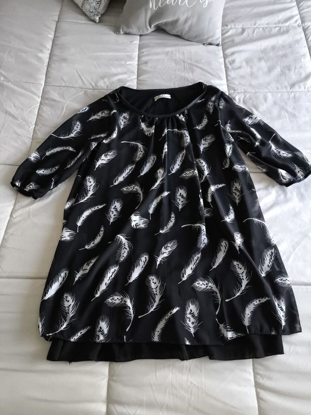 Vestido plumas blanco y negro