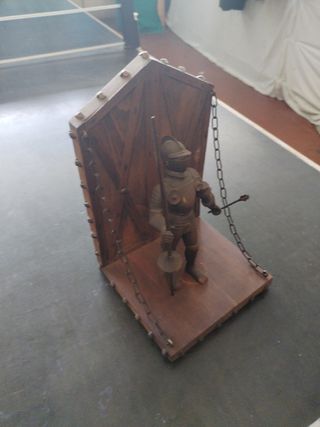 Cavalier medievale in legno