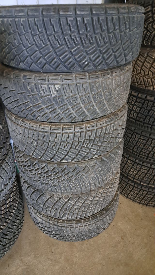 VENDO VARIOS NEUMATICOS MICHELIN Y PIRELLI