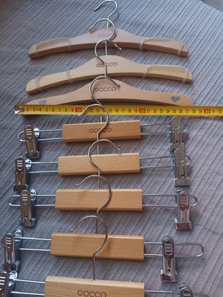 Perchas GOCCO madera+metal niños
