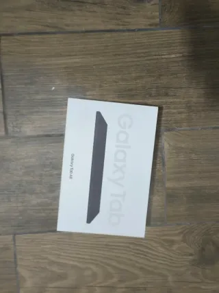 Samsung Galaxy Tab A8 - 64GB, 4GB RAM con funda