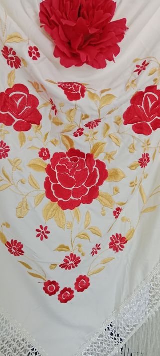 Mantoncillo Blanco - Rojo Bordado