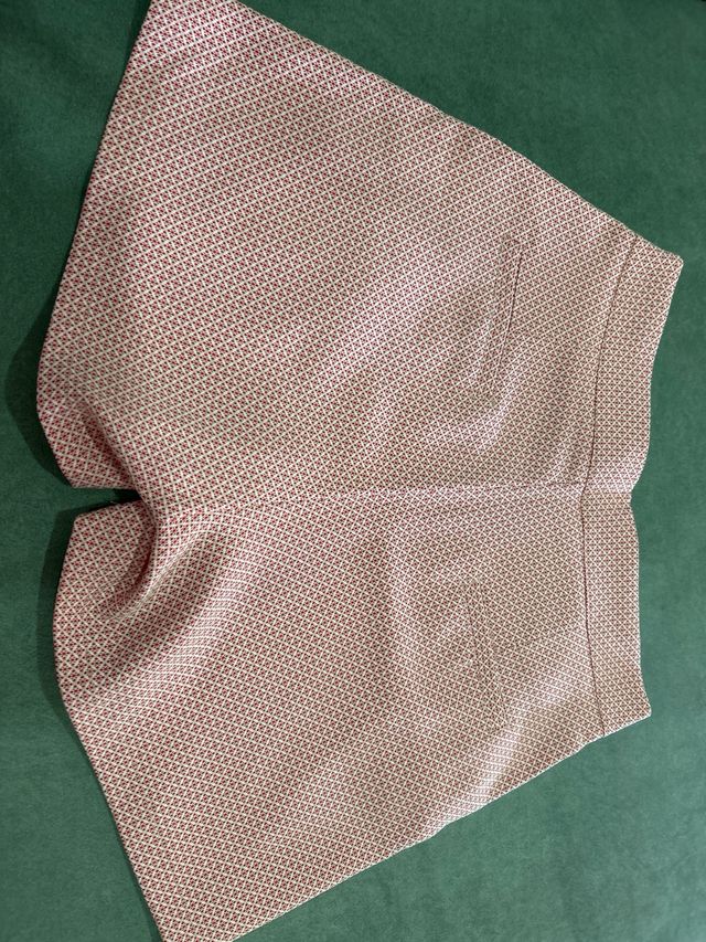 Bermuda estampada roja y blanca