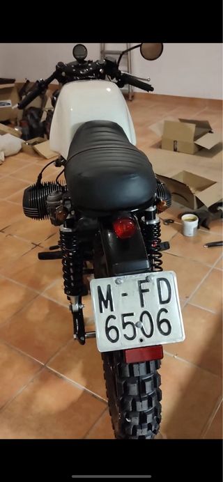 BMW R65LS Cafe Racer.