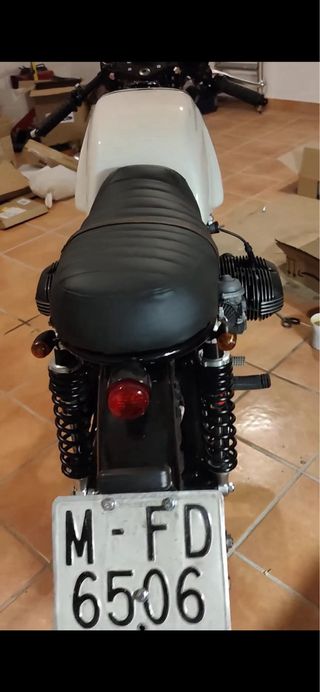 BMW R65LS Cafe Racer.