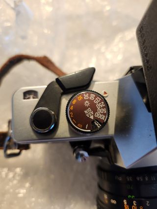 Praktica: cámara analógica antigua.