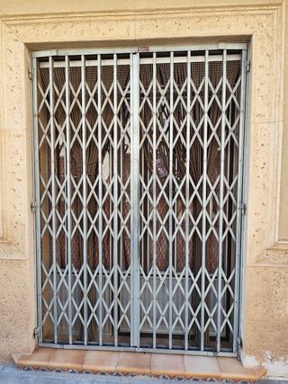 Cierre puerta metalica. Precio convenir