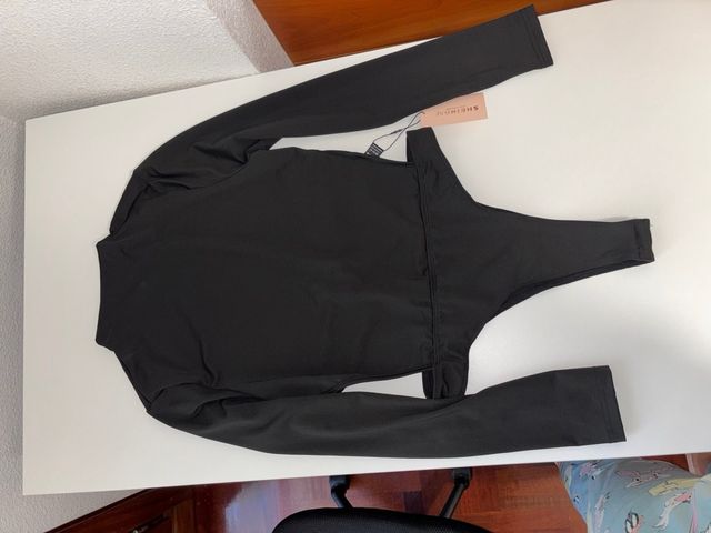 Body negro Shein espalda abierta