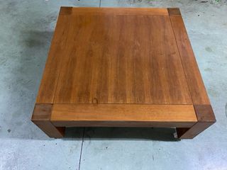 Mesa centro madera maciza.