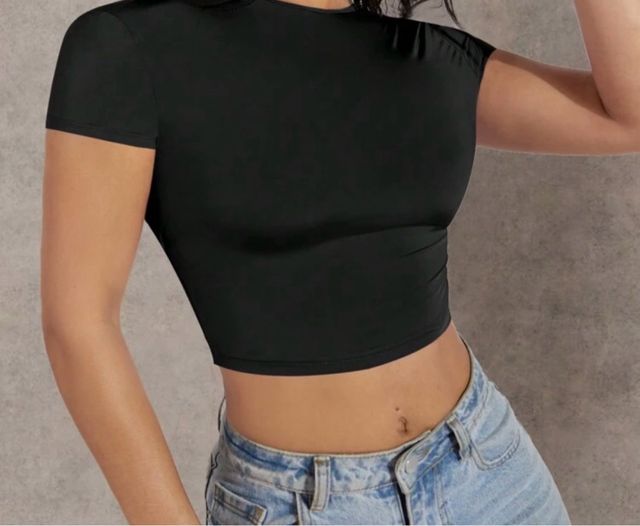 Top negro SHEIN - espalda descubierta