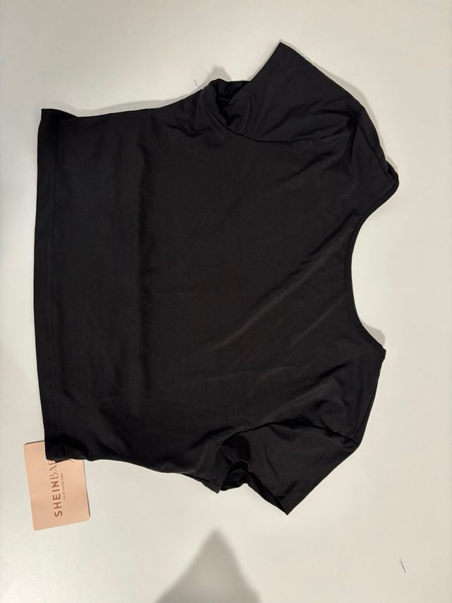 Top negro SHEIN - espalda descubierta