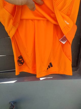 Conjunto Real Madrid camiseta pantalón y medias