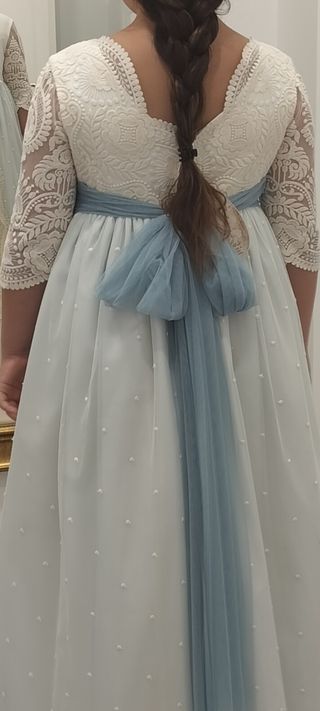Vestido comunión celeste y beige con corona