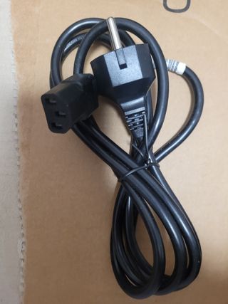 Cables: VGA, IEC C13, DP, HDMI