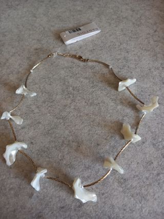 Gargantilla Parfois dorada con perlas