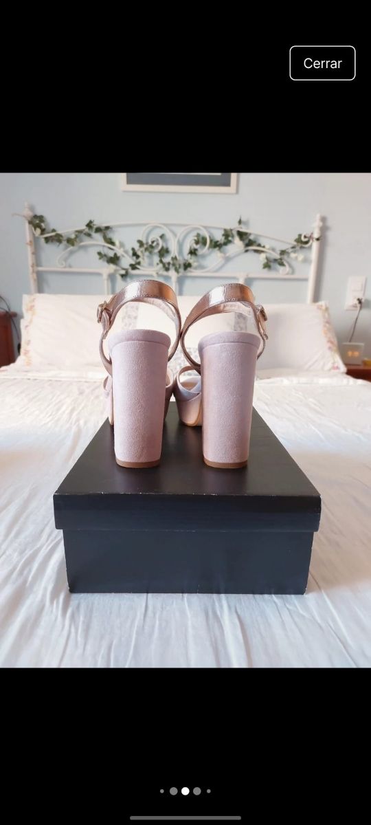 Sandalia tacón ante rosa maquillaje Vogue