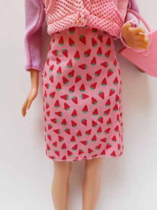 Barbie outfit sweet pink strawberry