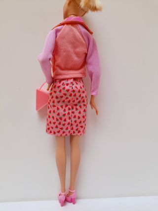 Barbie outfit sweet pink strawberry