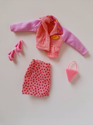 Barbie outfit sweet pink strawberry
