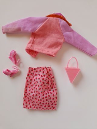 Barbie outfit sweet pink strawberry