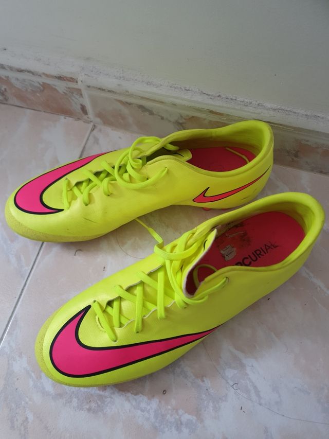 Botas Nike Mercurial amarillas y rosas talla 42,5
