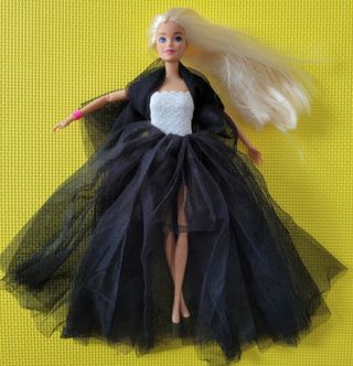 VESTIDOS DE GASA PARA MUÑECAS BARBIE.