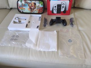 Custodia, scatola e accessori originali per Nintendo Switch