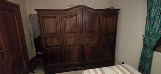 Armadi antichi in legno