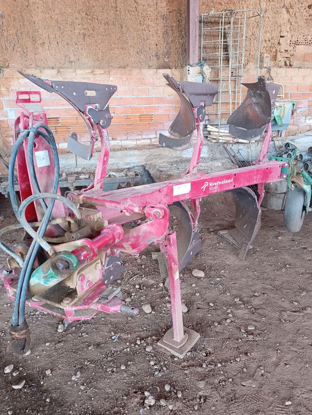 ARADO KVERNELAND VD85 REVERSIBLE