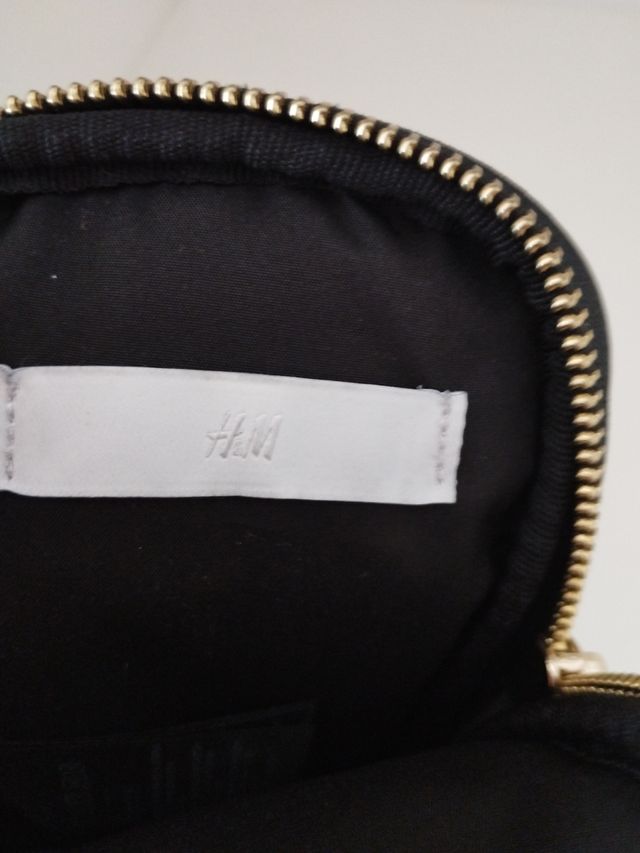 Bolsito bandolera negro acolchado