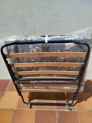 CAMA PLEGABLE METÁLICA CON RUEDAS