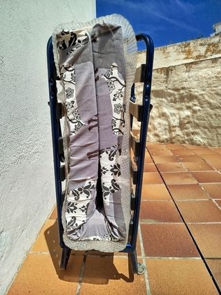 CAMA PLEGABLE METÁLICA CON RUEDAS