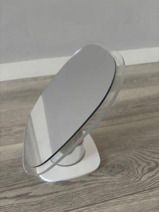 Espejo de tocador blanco y plateado