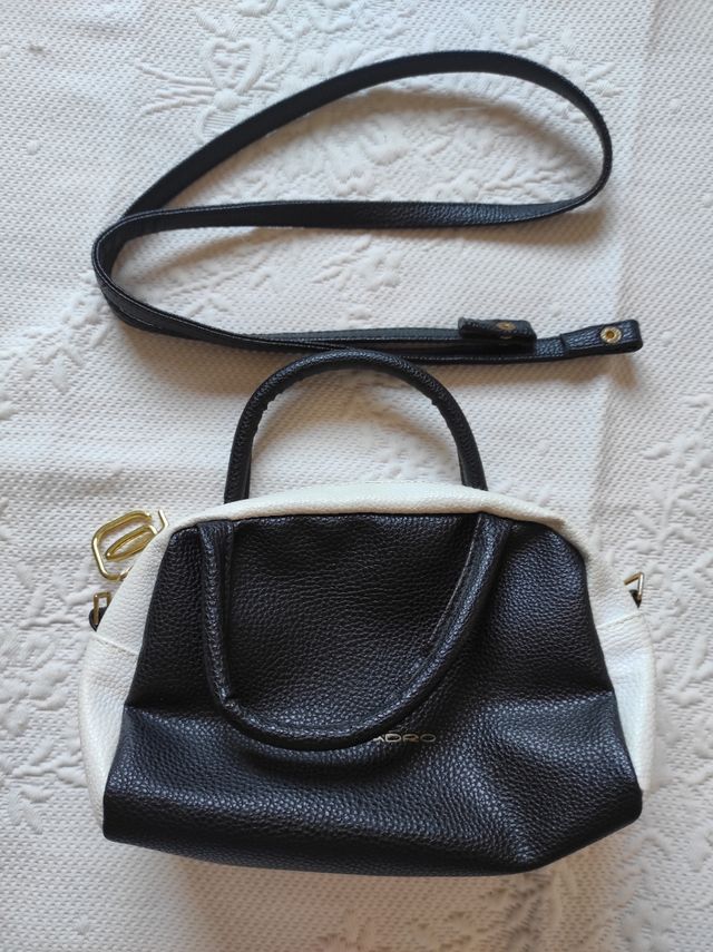 Bolso bandolera blanco y negro