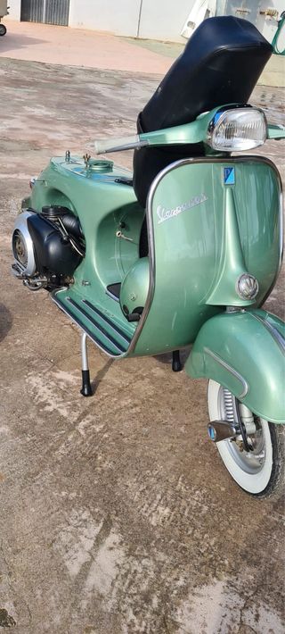 Vespa 150 Verde - Clásica